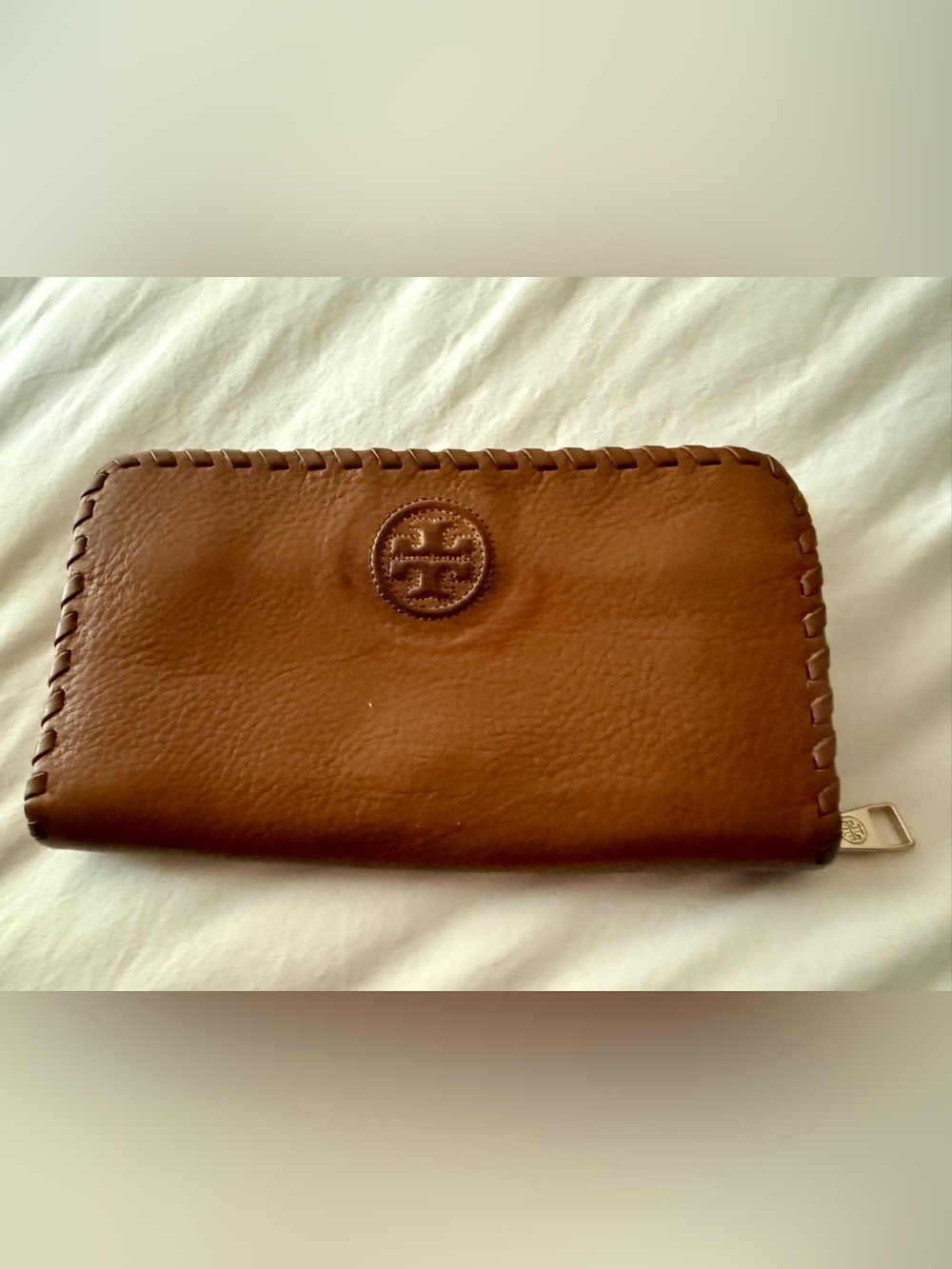 Beautiful Vintage TORY BURCH Whip Stitched Long brown Leather Zip Around Wallet